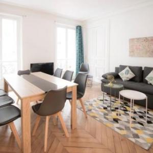 Spacious and bright apt at the ARC DE TRIOMPHE
