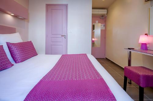 Pink Hotel - image 4