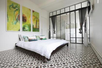 Romantic Artist Room Montmartre Bed & Breakfast - image 17