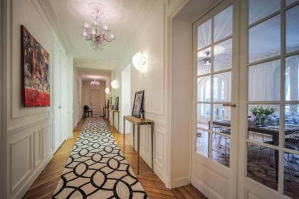 Relais12bis Bed & Breakfast By Eiffel Tower - image 1