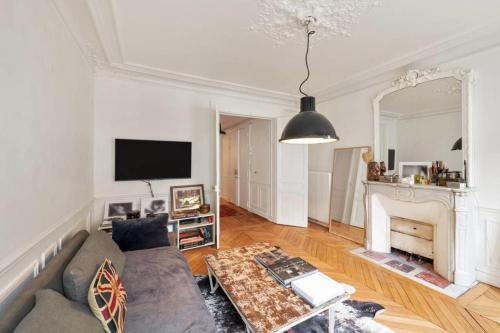 Cosy flat for 2 people near Pigalle - image 2