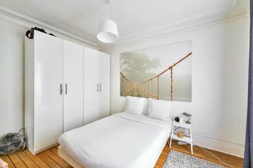 Cosy flat for 2 people near Pigalle - image 3