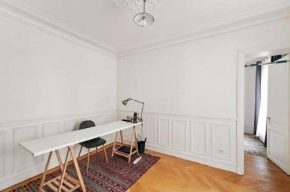 Cosy flat for 2 people near Pigalle - image 9