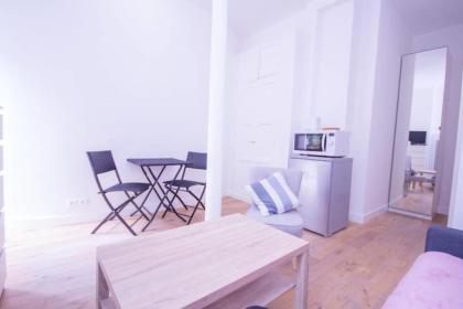 Superb quiet and comfortable studio apartment - image 18