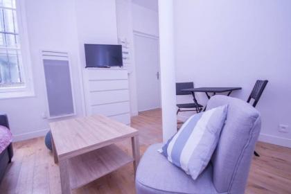 Superb quiet and comfortable studio apartment - image 19