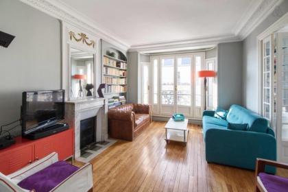 Cosy flat for 4p with terrace in the 10th district - image 1
