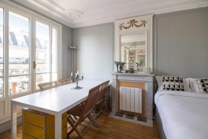 Cosy flat for 4p with terrace in the 10th district - image 10