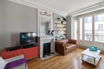 Cosy flat for 4p with terrace in the 10th district - image 4