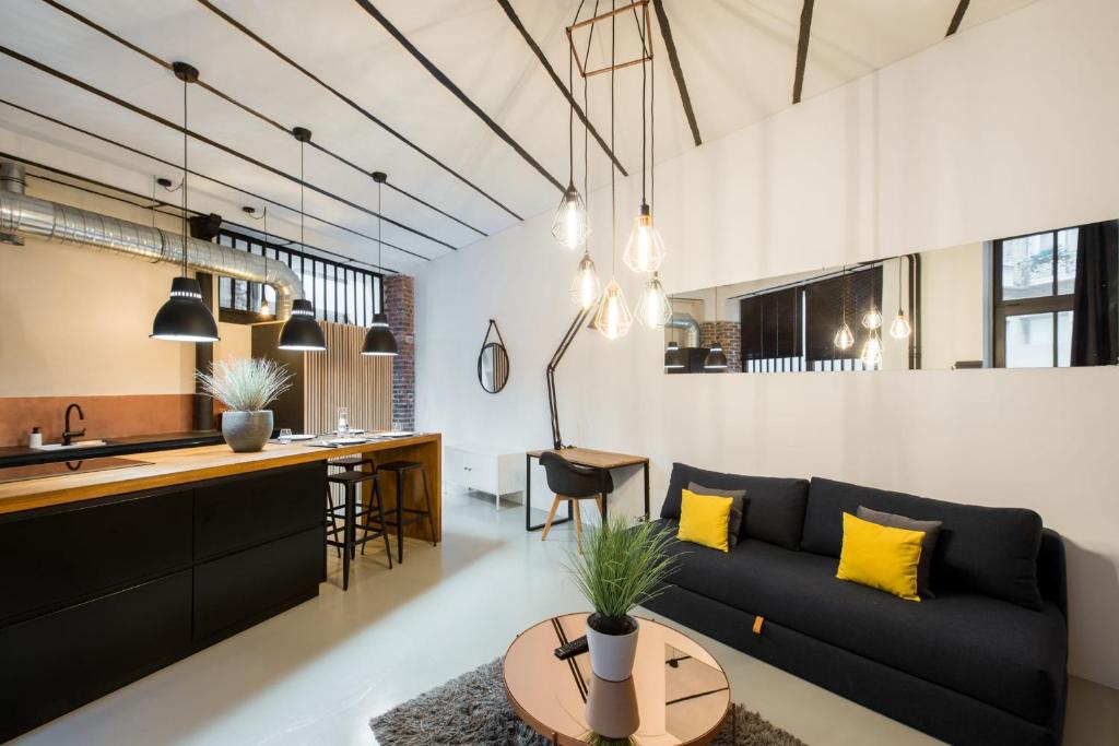 Loft in a quiet area close to the metro station - main image