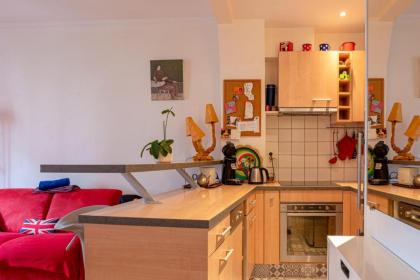 Charming apartment near Les Buttes-Chaumont - image 6
