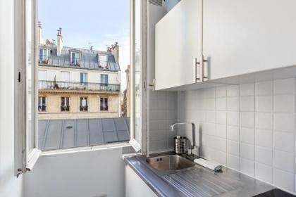 Quaint Apartment with Rooftop views of Montmarte - image 16