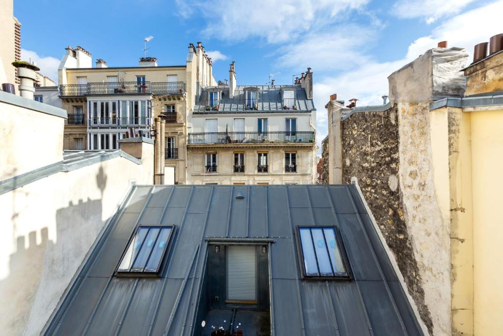 Quaint Apartment with Rooftop views of Montmarte - image 2