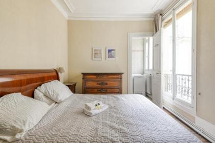 Bright and Homely Apartment in Batignolles - image 5