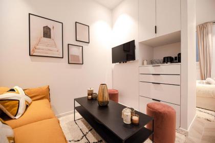 Lovely Home in Champs Elysees   With AC