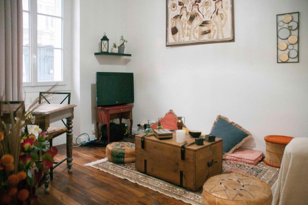 Charming flat in the heart of Paris - main image