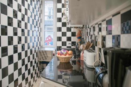 Charming flat in the heart of Paris - image 7