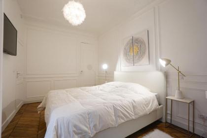 MODERN flat close to the EIFFEL TOWER - image 8