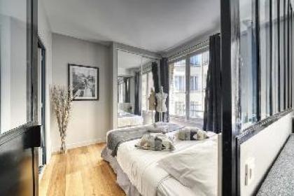 B 1628 - Magnifique appartement - Avenue Matignon