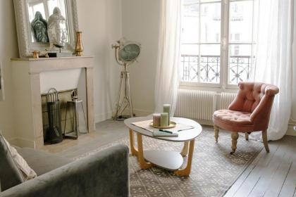 Eiffel Tower & Les Invalides - CityApartmentStay