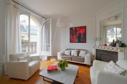 Luxury apartment at Auteuil 