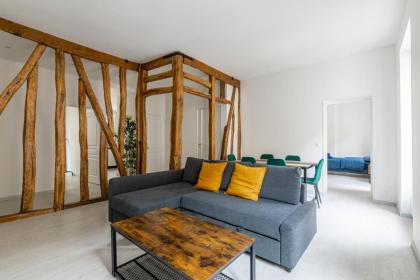 Luxurious 2 Bedroom Avenue des Champs-¿ys¿ Saint-Philippe du Roule Free Netflix