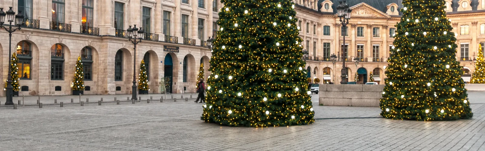 10 Best Places to See Christmas Lights in Paris