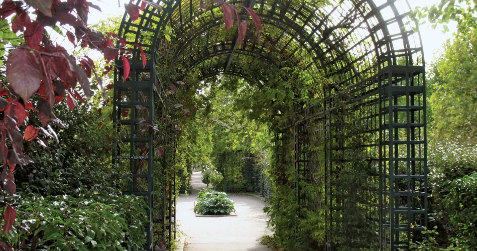 10 Movie Locations In Paris You Can Actually Visit