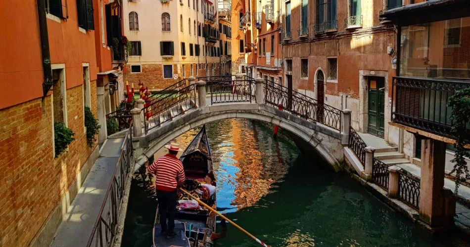 Which is More Romantic: Paris or Venice?