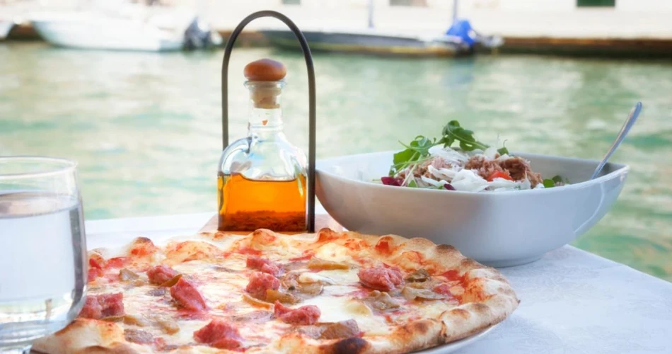 Which is More Romantic: Paris or Venice?
