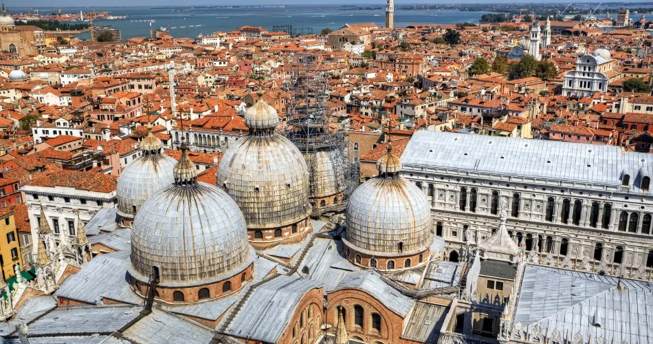 Which is More Romantic: Paris or Venice?