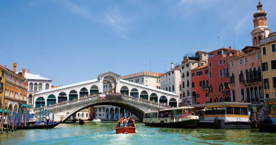 Which is More Romantic: Paris or Venice?