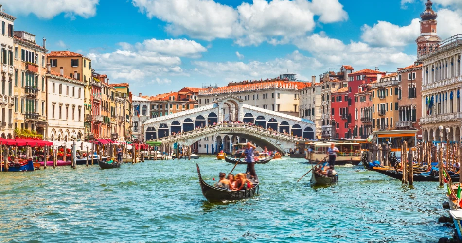Which is More Romantic: Paris or Venice?