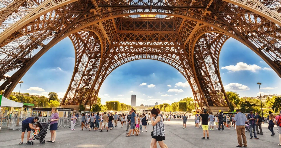 Which is More Romantic: Paris or Venice?