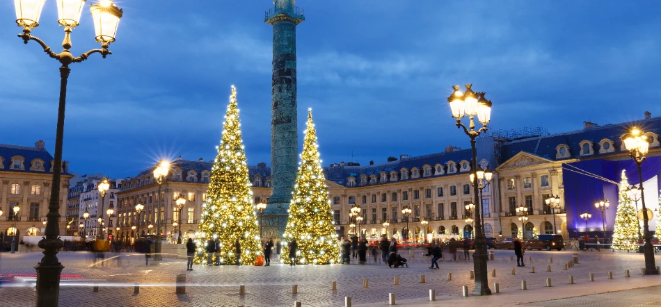 10 Best Places to See Christmas Lights in Paris