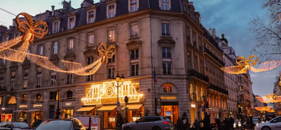 10 Best Places to See Christmas Lights in Paris