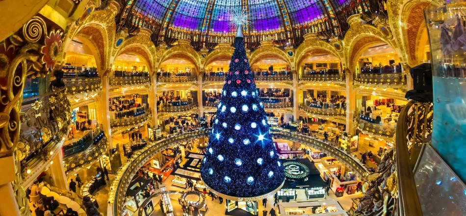 10 Best Places to See Christmas Lights in Paris