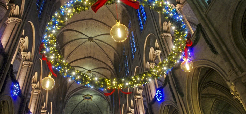 10 Best Places to See Christmas Lights in Paris
