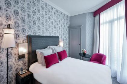 Maison Astor Paris Curio Collection by Hilton - image 12