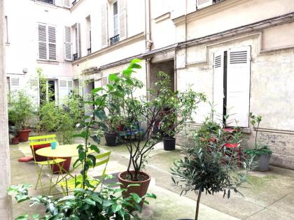 Montmartre Del Sarte Cosy CityCosy - image 25