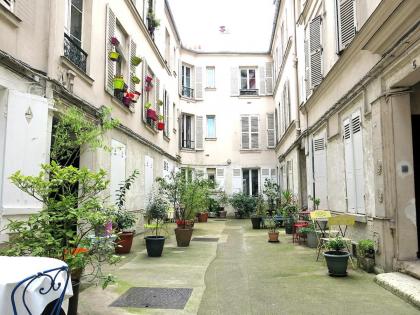 Montmartre Del Sarte Cosy CityCosy - image 26