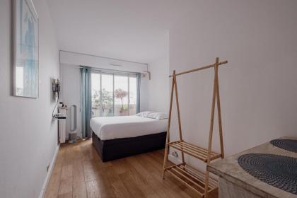 Veeve - Home Comforts by the Eiffel Tower - image 10