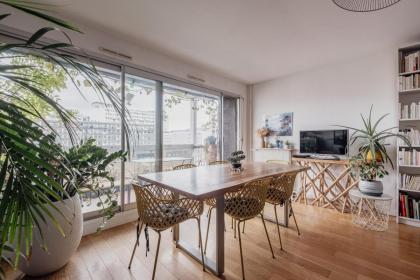 Veeve - Home Comforts by the Eiffel Tower - image 3