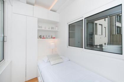 Luxury Montaigne apartment - image 21