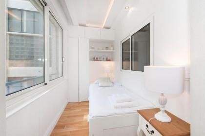 Luxury Montaigne apartment - image 22