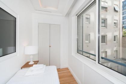 Luxury Montaigne apartment - image 23