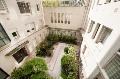 Luxury Montaigne apartment - image 24