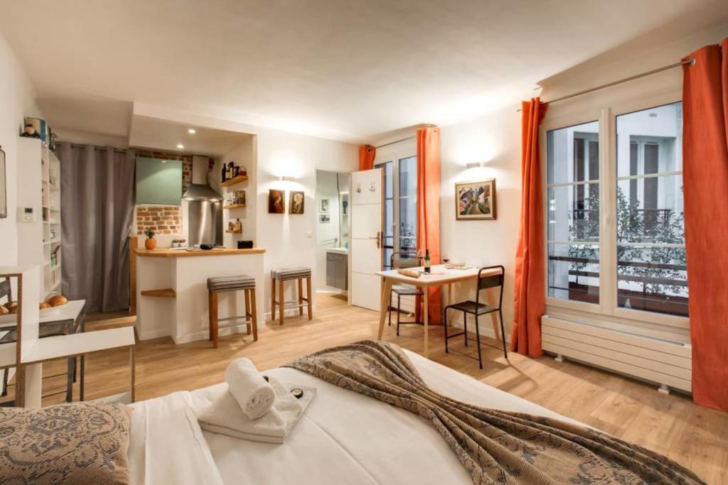 Cozy Studio Near Canal Saint Martin - main image