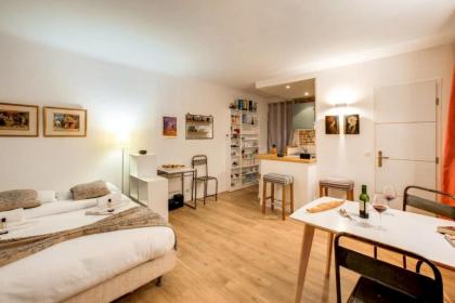 Cozy Studio Near Canal Saint Martin - image 10
