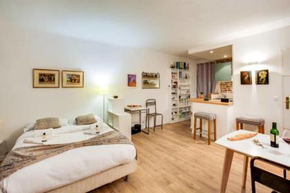 Cozy Studio Near Canal Saint Martin - image 12