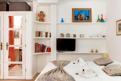Cozy Studio Near Canal Saint Martin - image 13